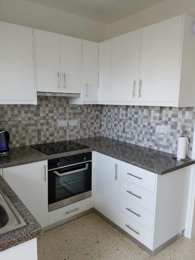 Kings Avenue - Natalia'S Apt Paphos Exterior photo
